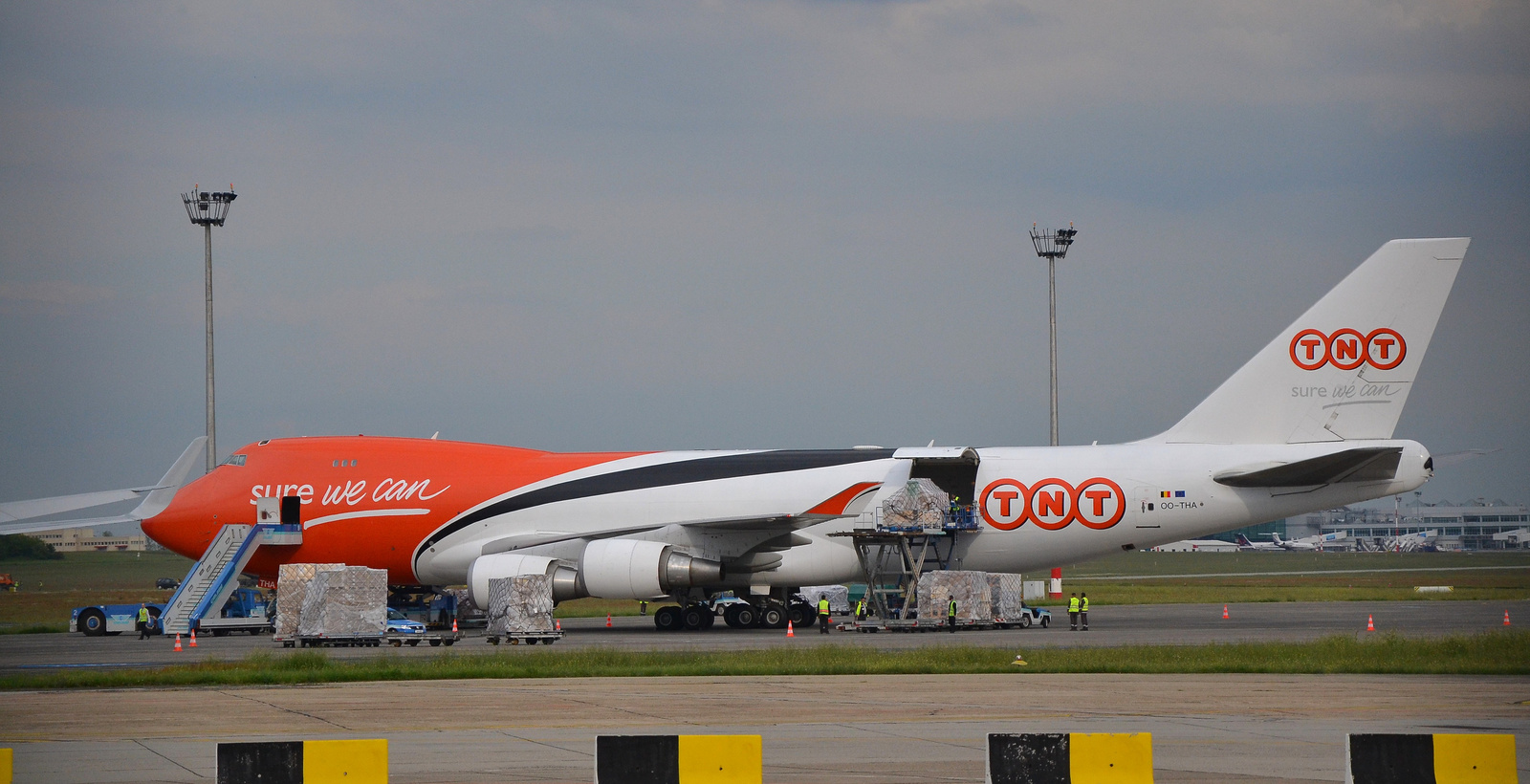 TNT - Boeing 747-4HAF