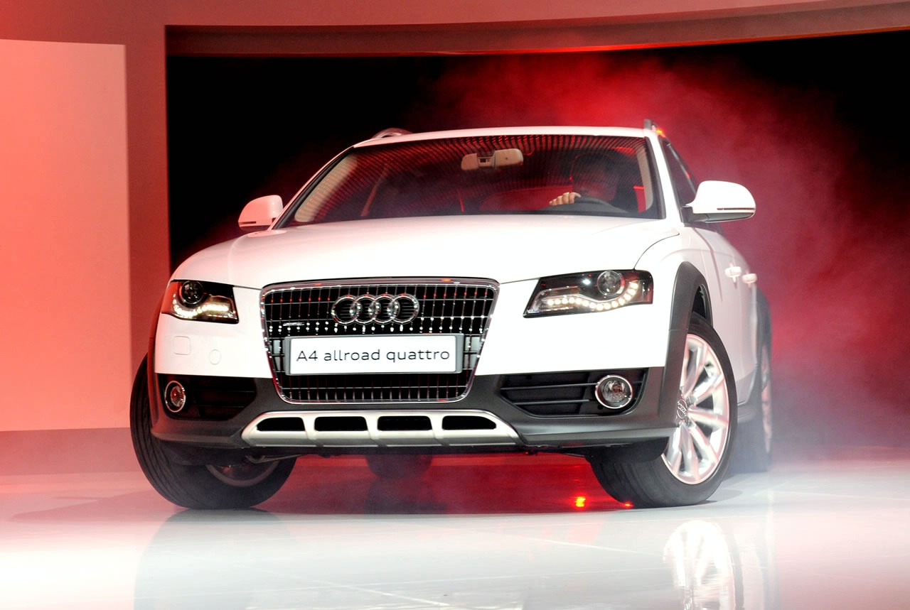 2010-audi-a4-allroad-quattro-in-geneva 3