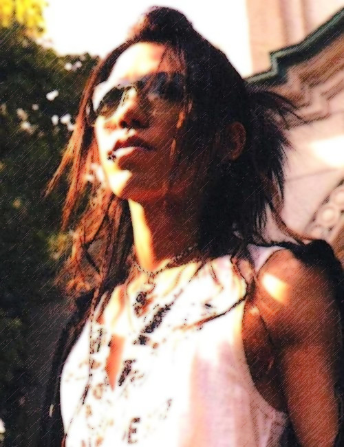 aoi in sonnerbrille