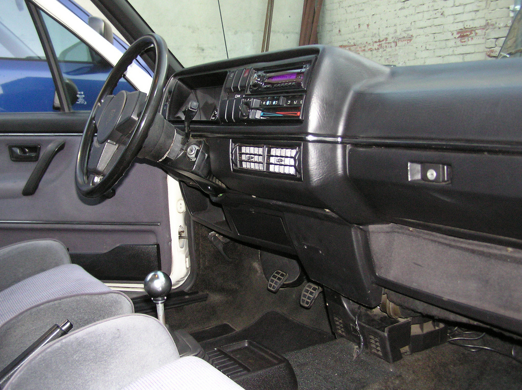 4RUV047 1986 VW GOLF GTI (3)
