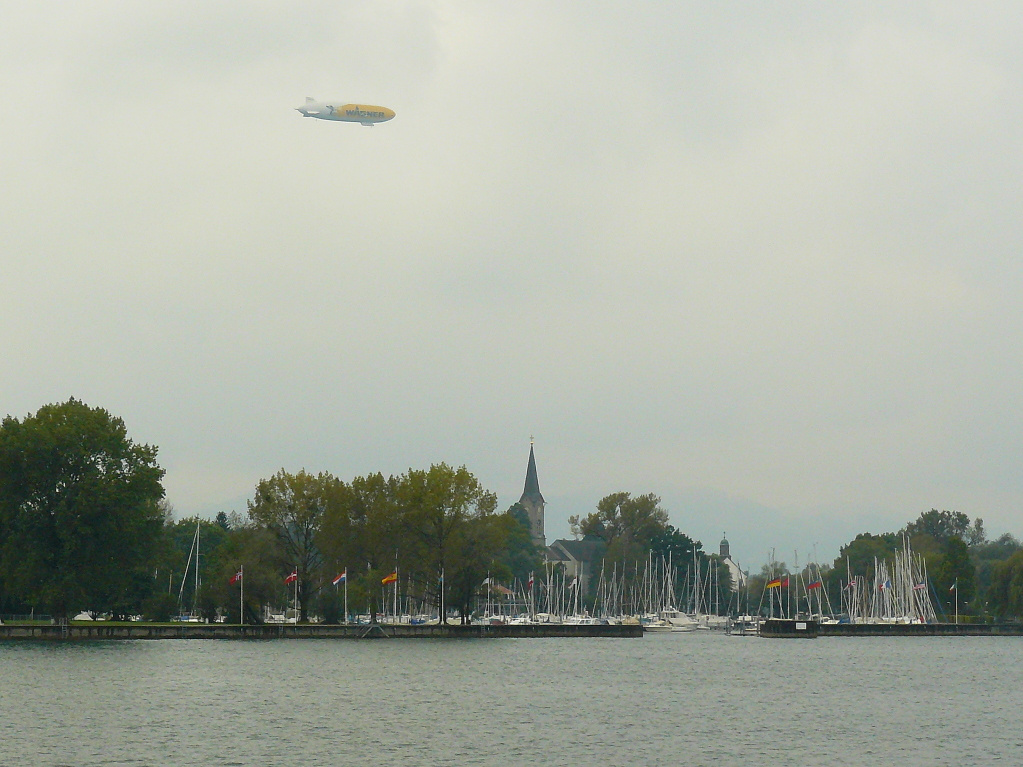 Zeppelin a Bodeni-tó fölött