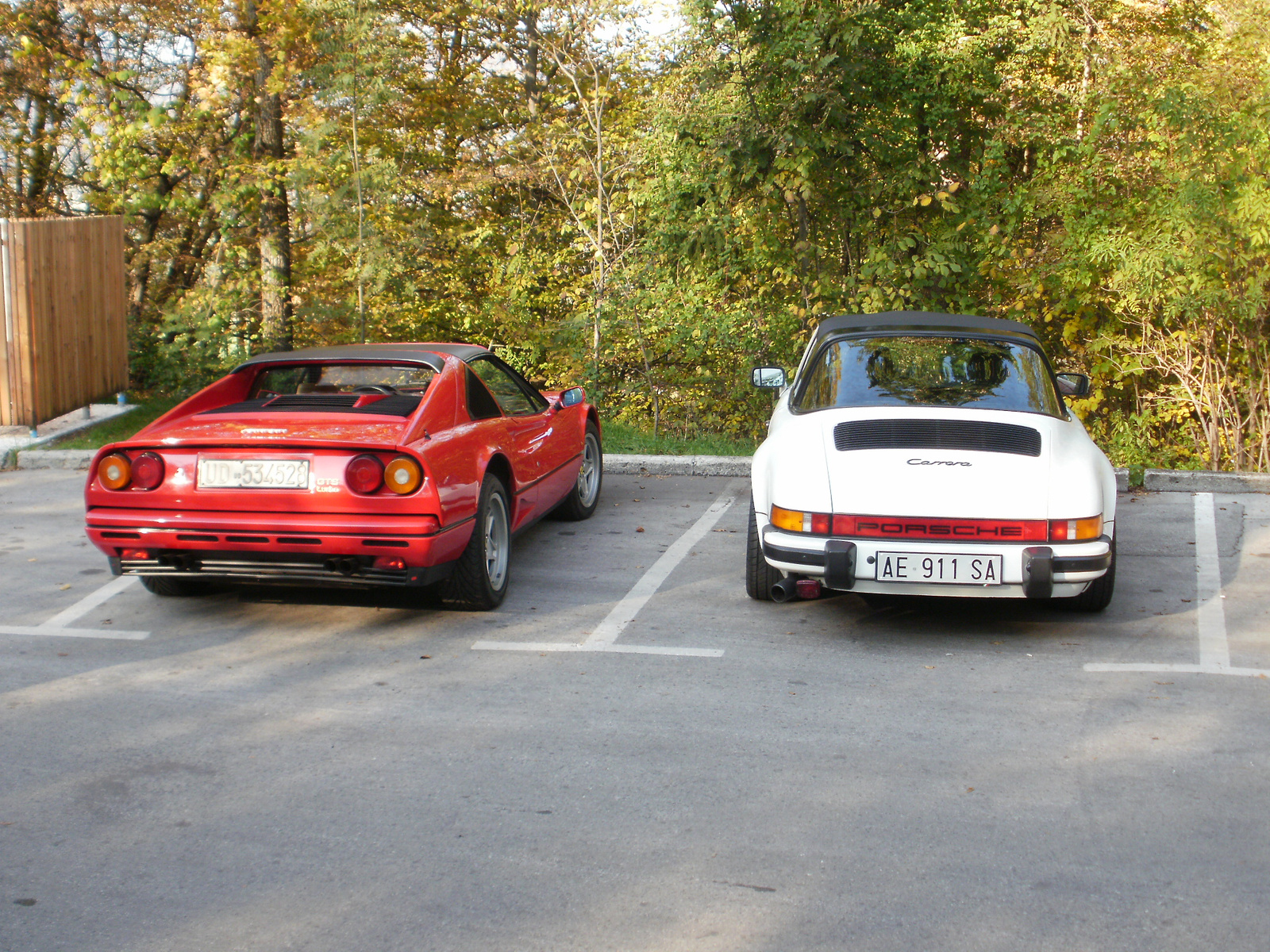 Ferrari GTS Turbo + Porsche 911 targa