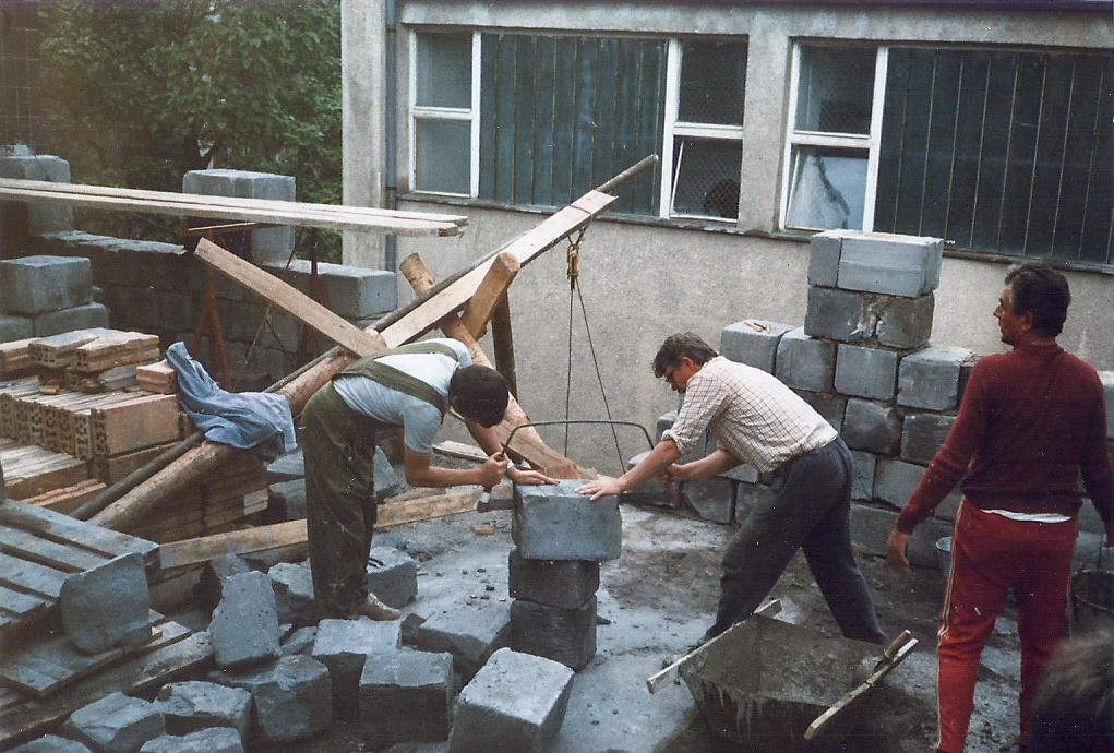 szám.tech. terem építés1988