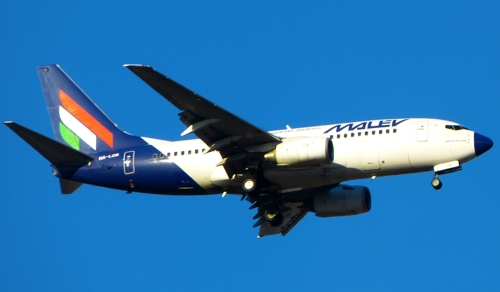 HA-LOB (B737-7Q8) 2003.01.28.