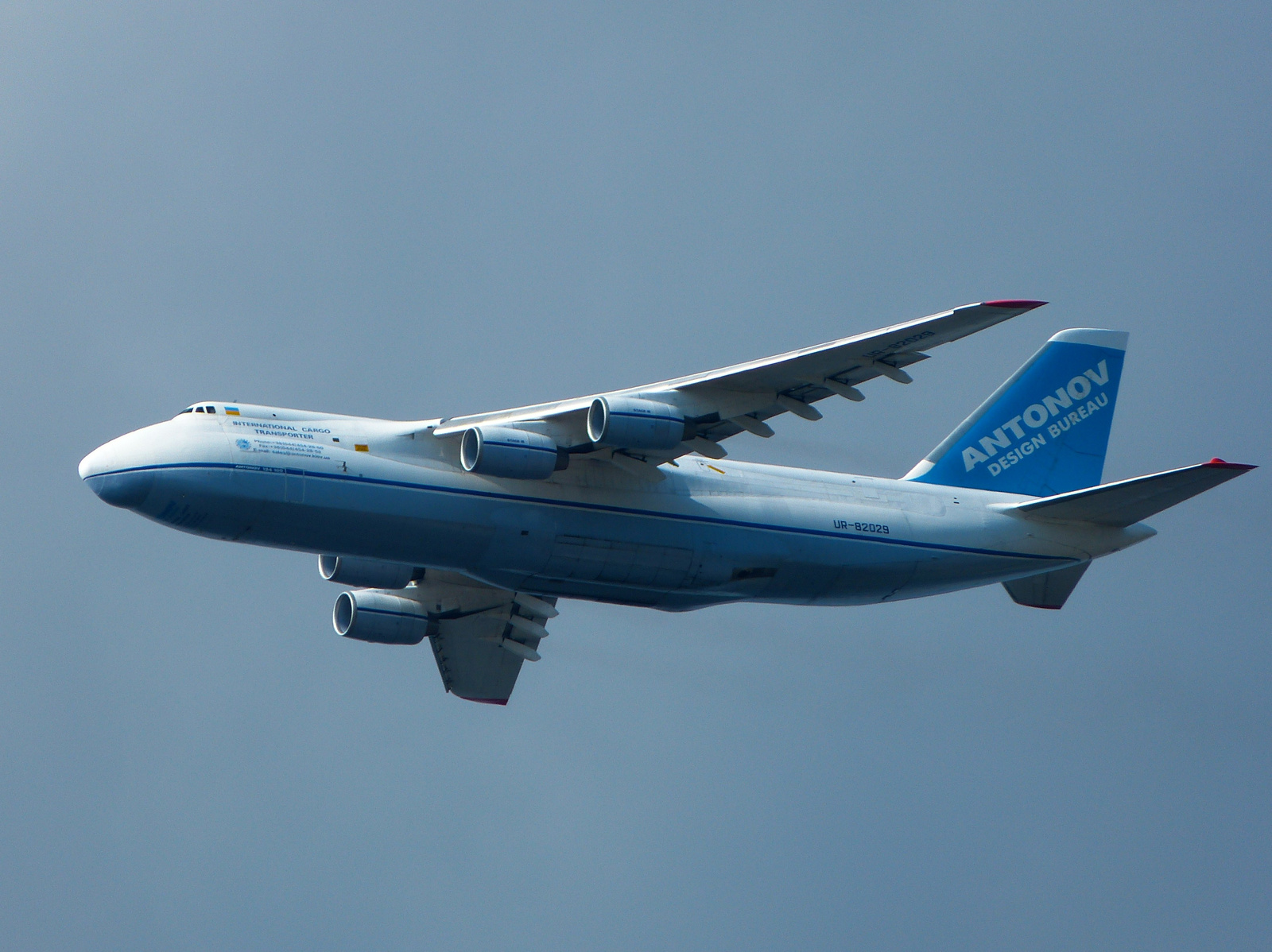 UR-82029 (AN-124-100) 1992.03.12.