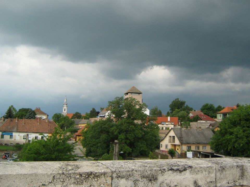 Haragos felhők.