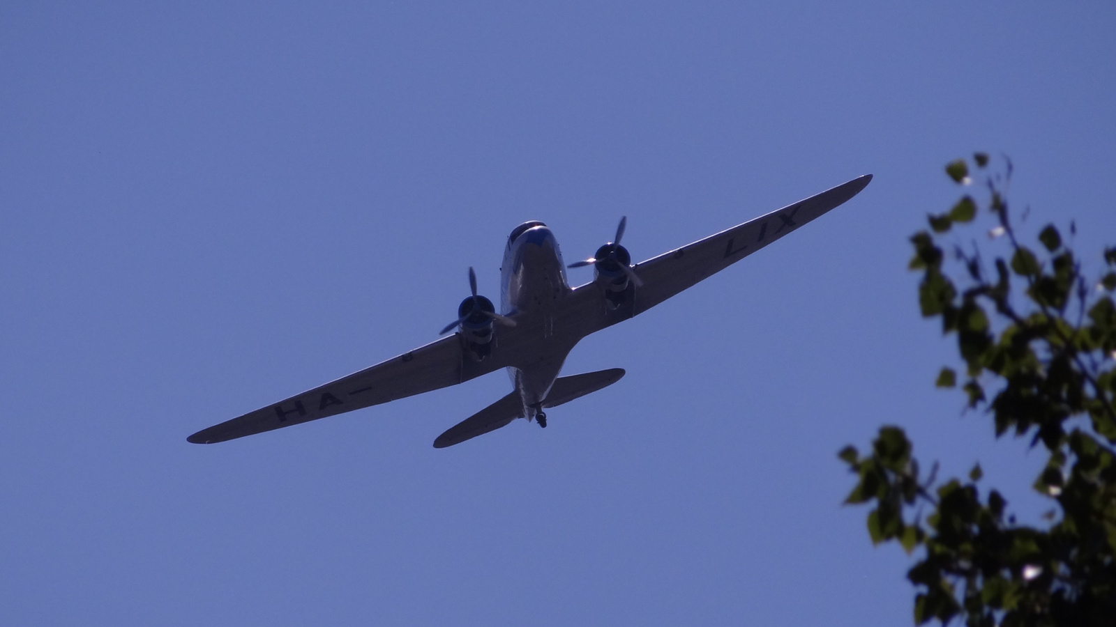 Lisunov Li-2