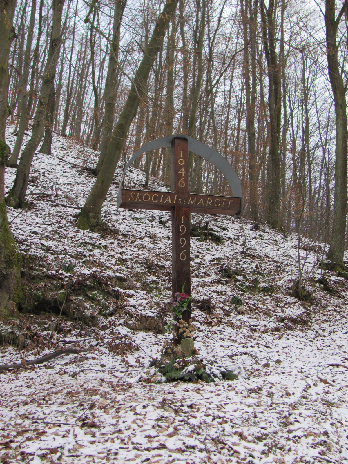 20110102Skóciai Szt Margit emlékkereszt a Réka völgy végénél