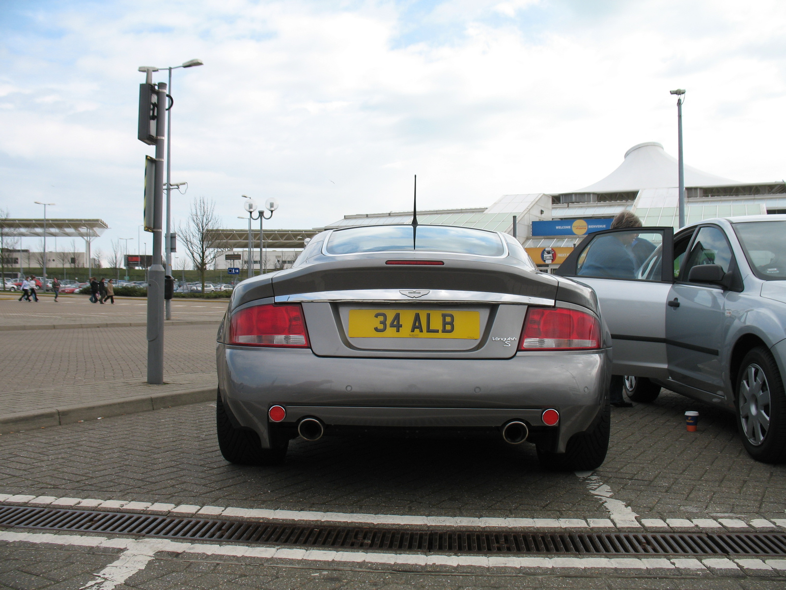 Aston Martin Vanquish S