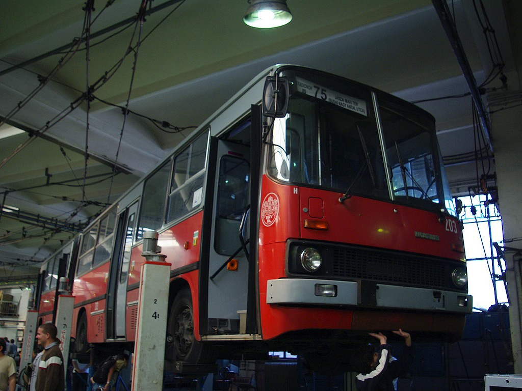 Ikarus 280T a Pongrác úti troligarázsban 4 2008.10.11