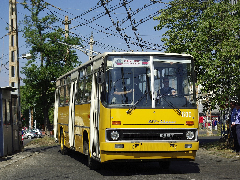 Ikarus 260T a Troligarázsban 3 2011.09.24