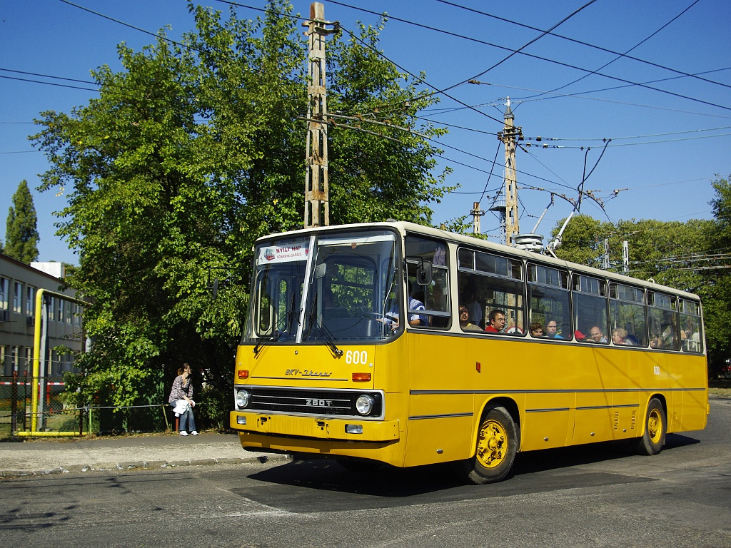 Ikarus 260T a Troligarázsban 15 2011.09.24
