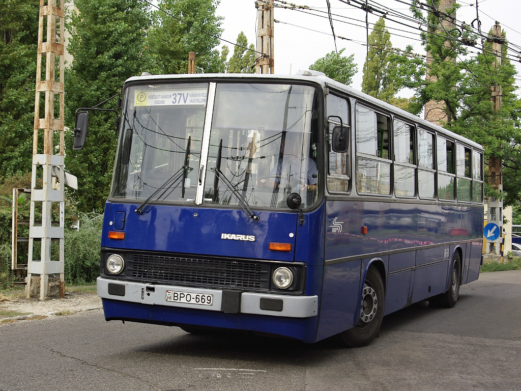 Ikarus 260 a troligarázsban 02 2012.09.29