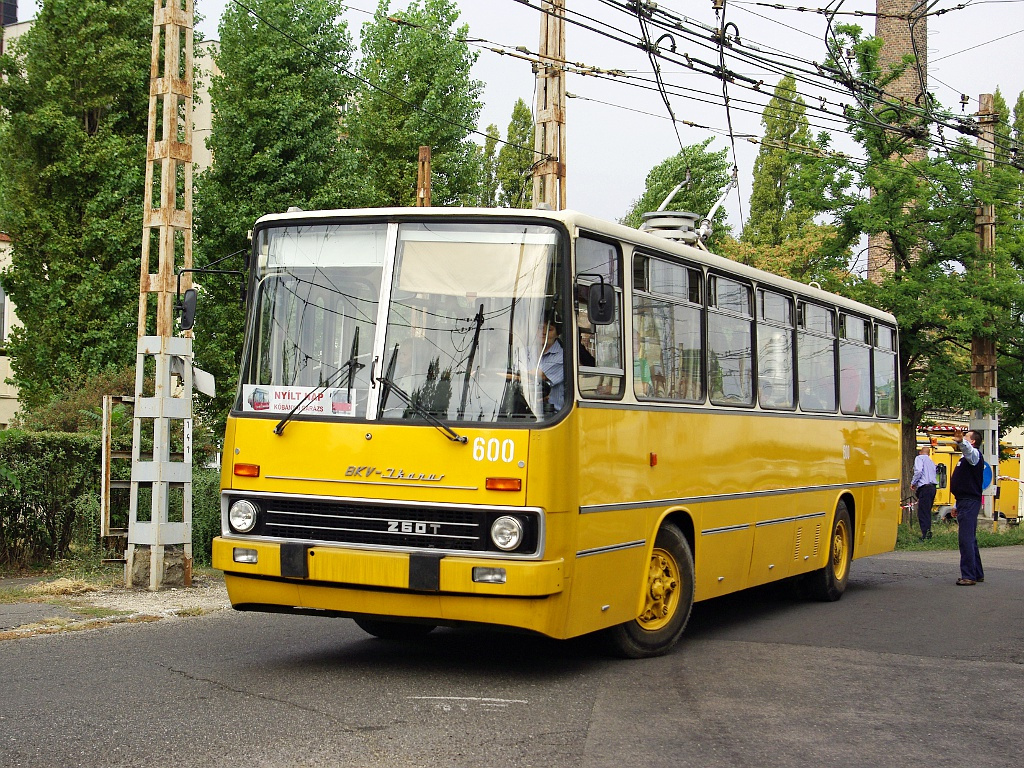 Ikarus 260T a troligarázsban 02 2012.09.29