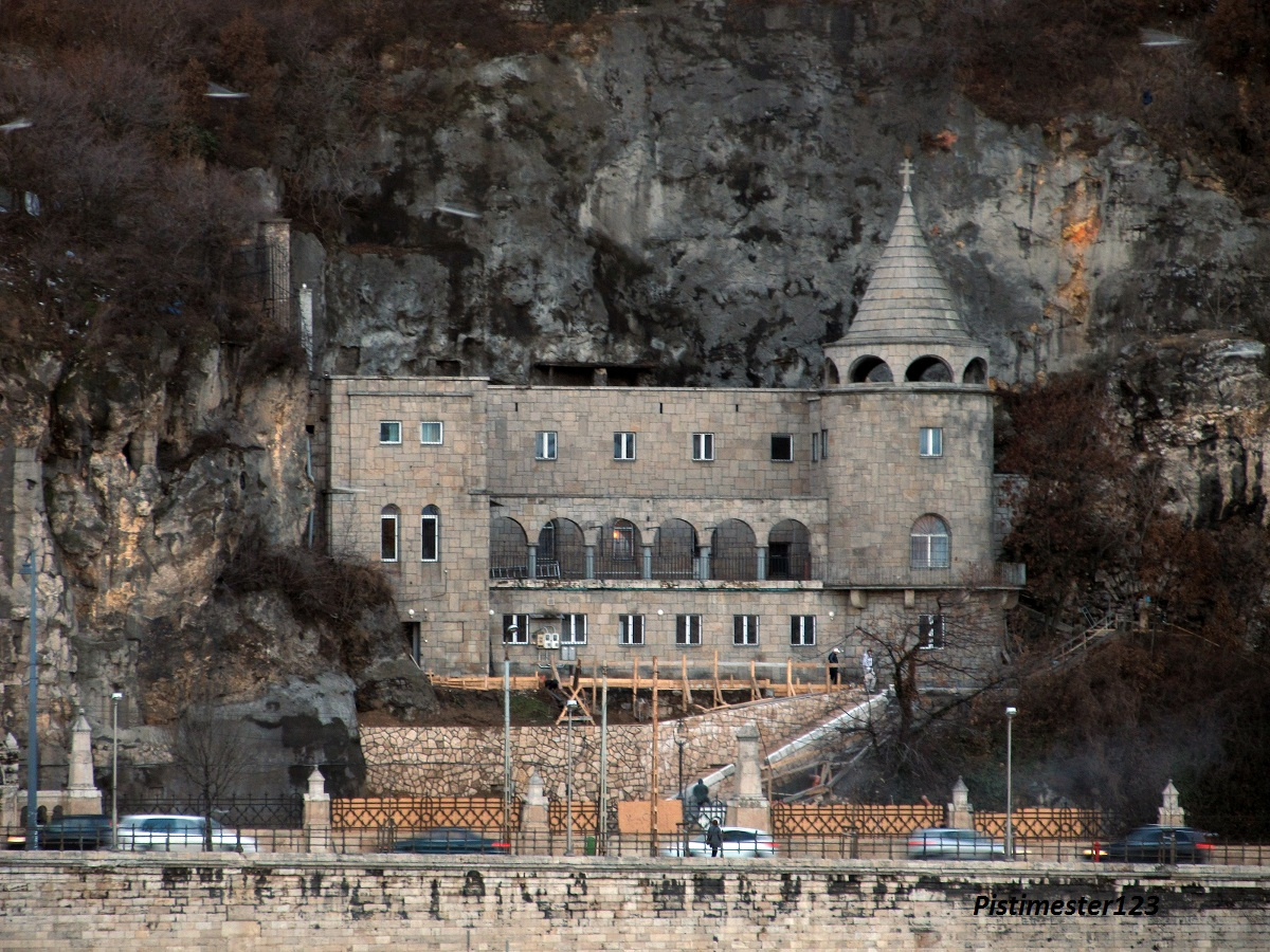 Pálos kolostor - Budapest, Gellért rakpart