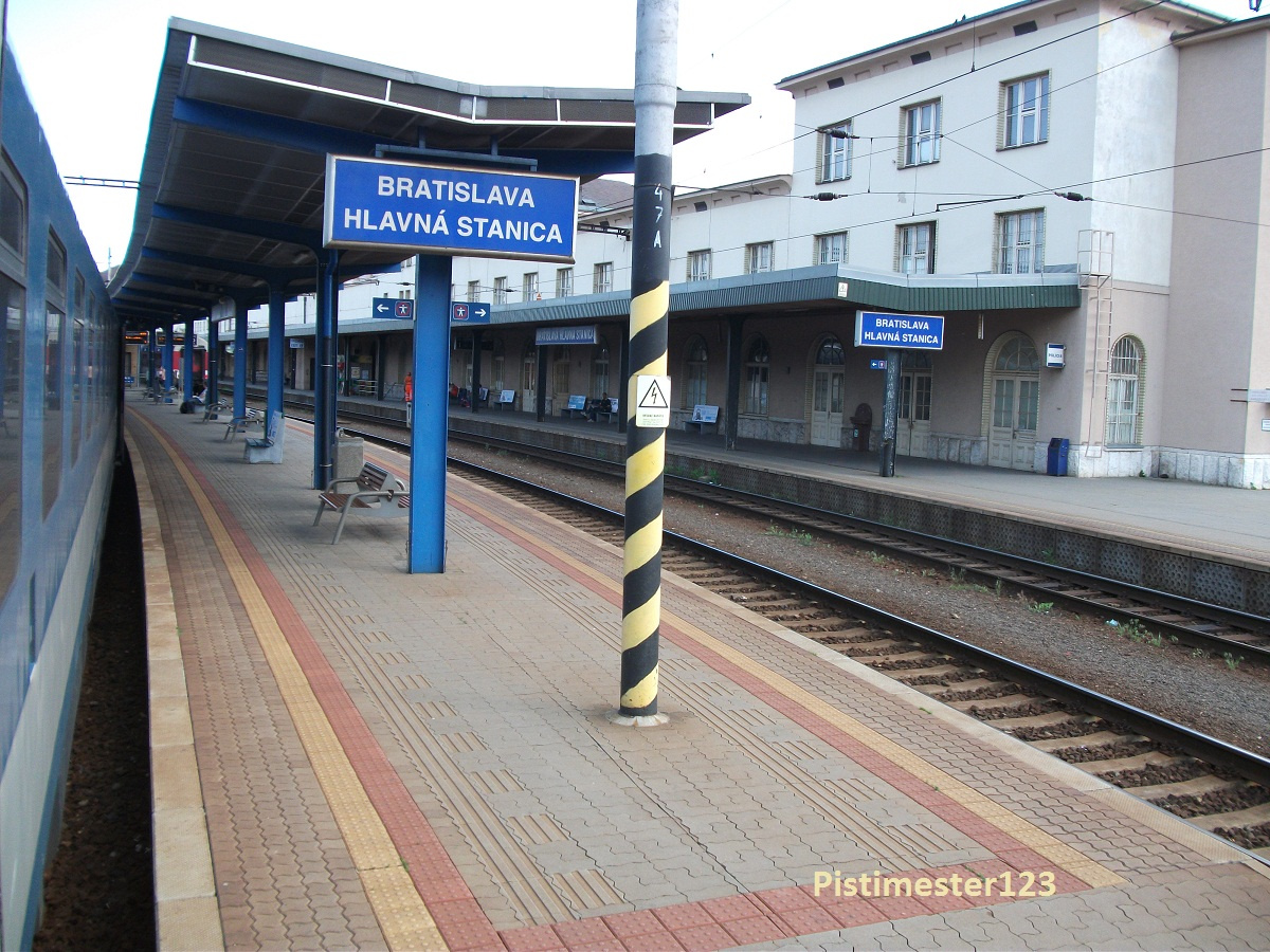 Bratislava Hlavná Stanica - Pozsony főállomás