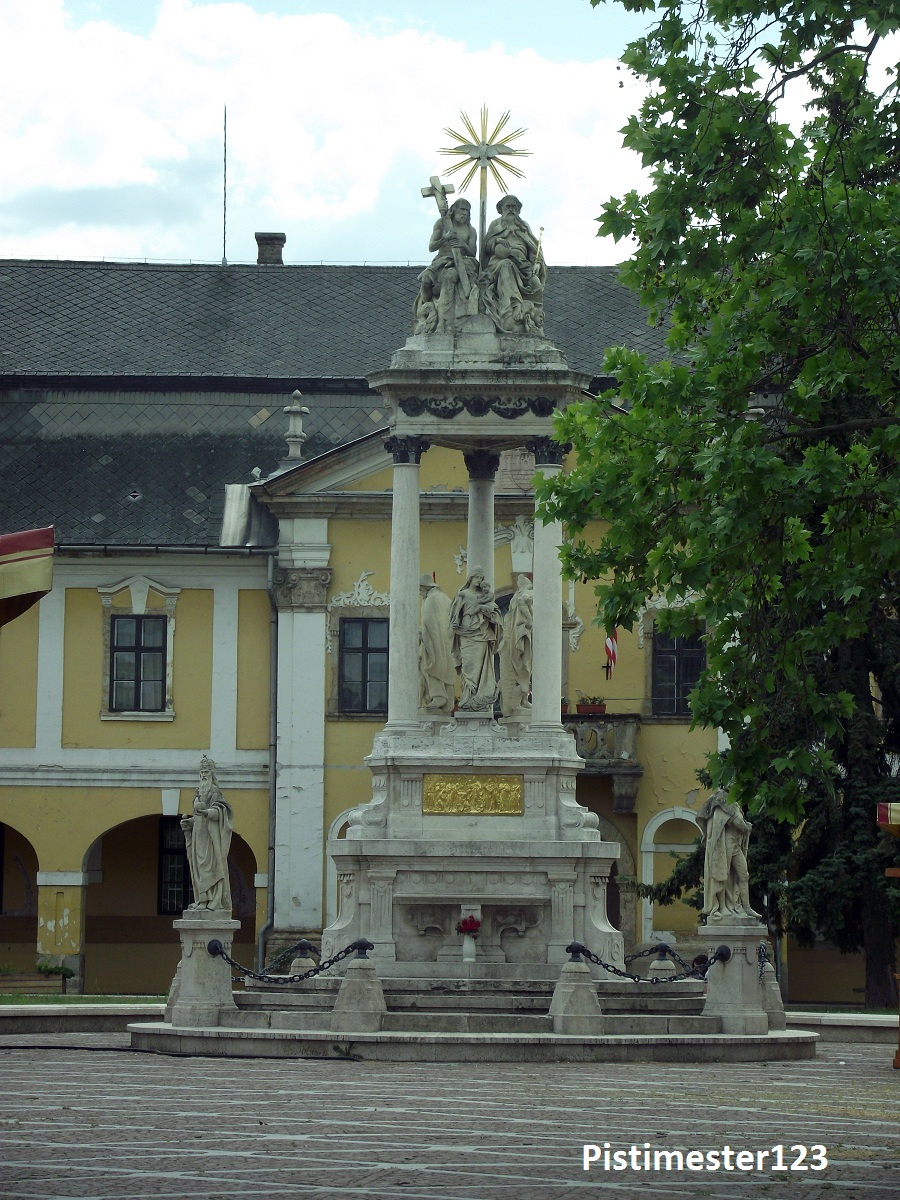 Szentháromság szobor (Esztergom)