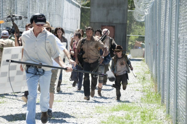 a look behindthescenes of the walking dead 640 06