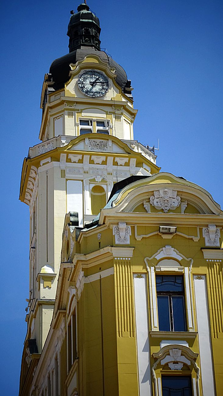 Pécsi városháza részlet