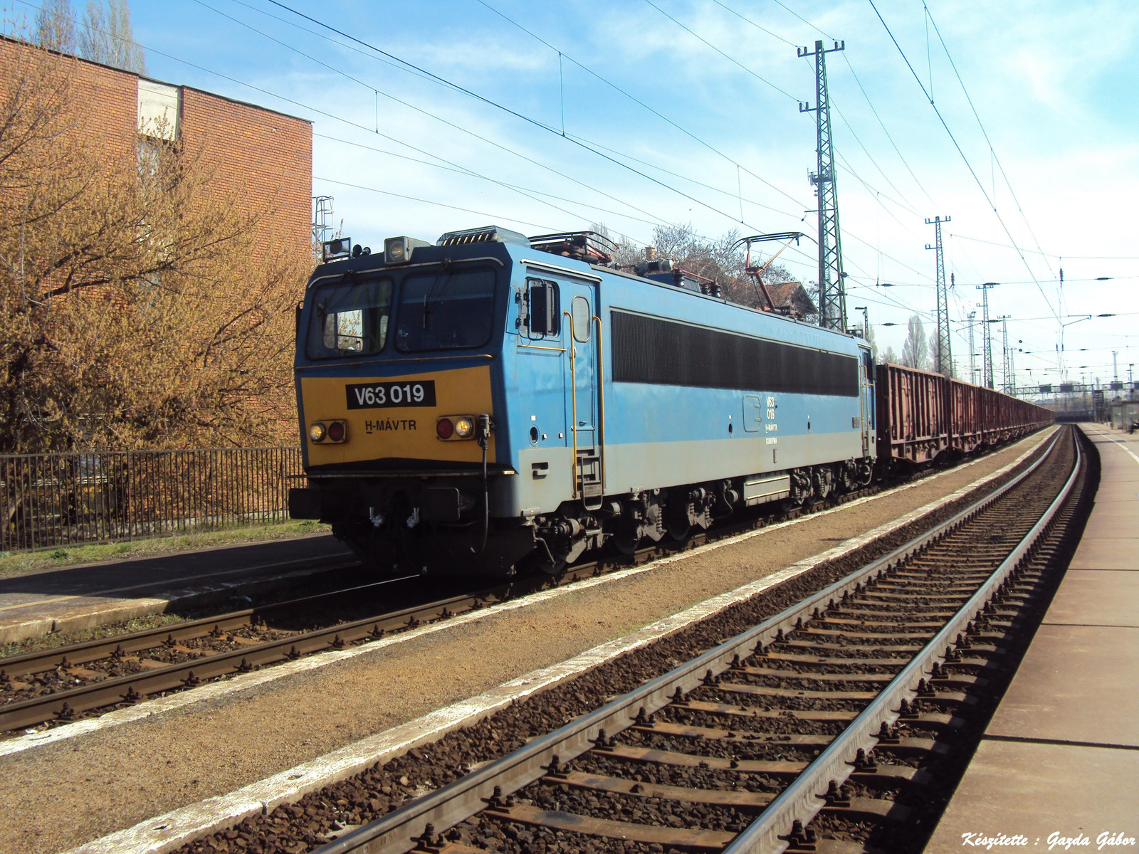 V63 019 Tehervonattal Bp Ferencváors állomáson 2010.03.31