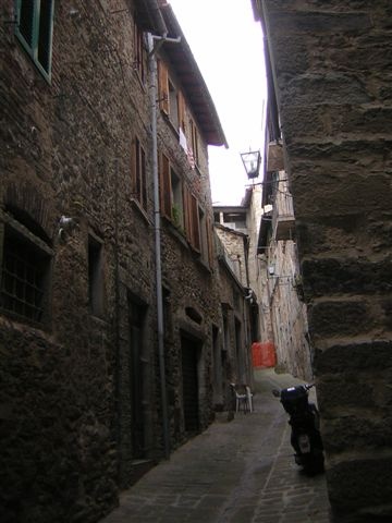 via janelli, cortona