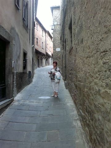 via janelli cortona