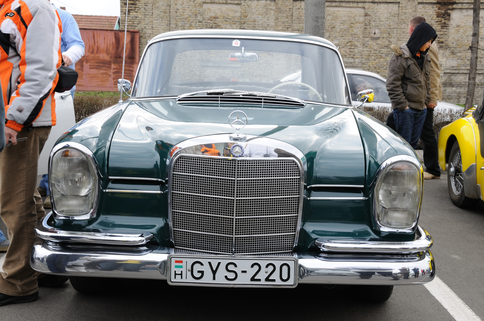 Mercedes-Benz 220S