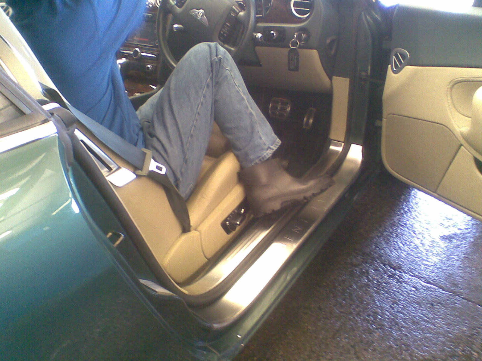Bentley Continental GT a hozzaillo DUNLOP SPORT gumicsizmaval:)