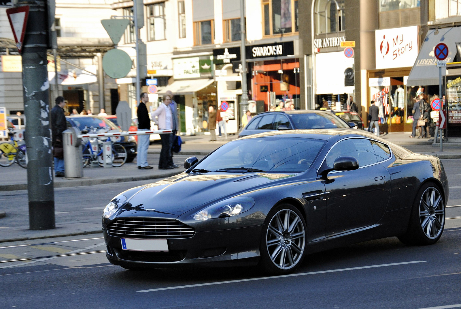 Aston Martin DB9