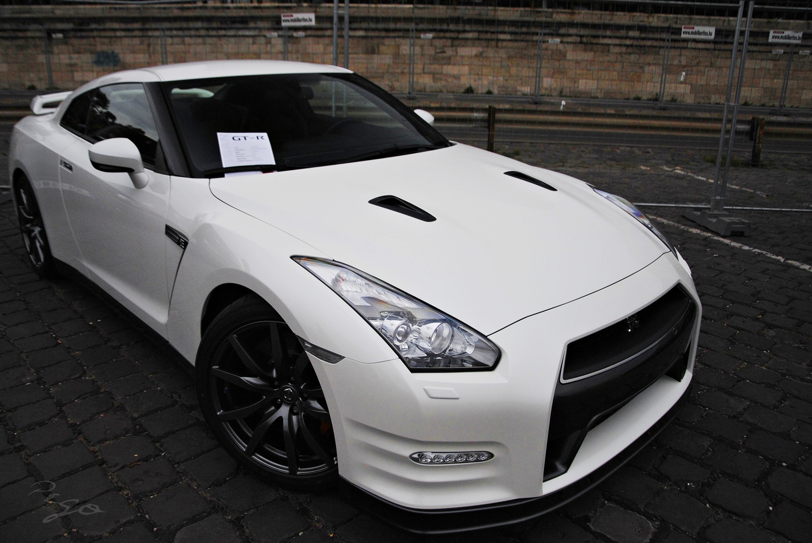 Nissan GT-R