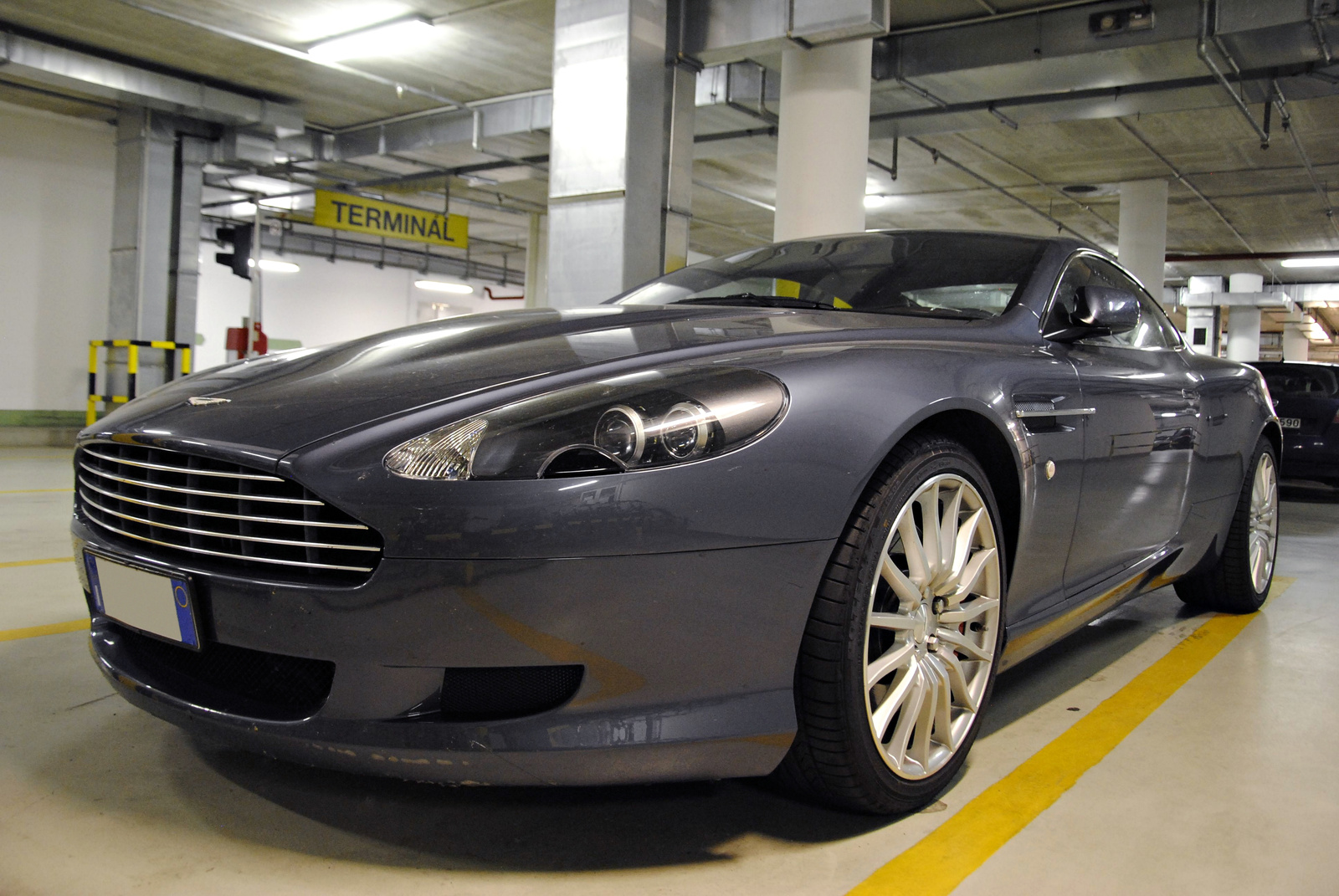 Aston Martin DB9