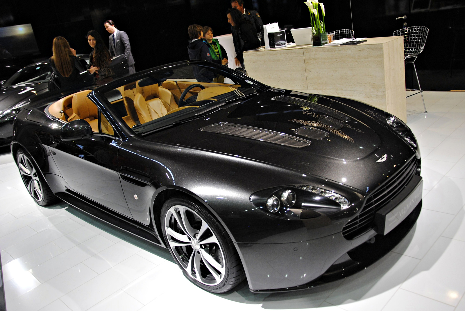 Aston Martin V12 Vantage Roadster