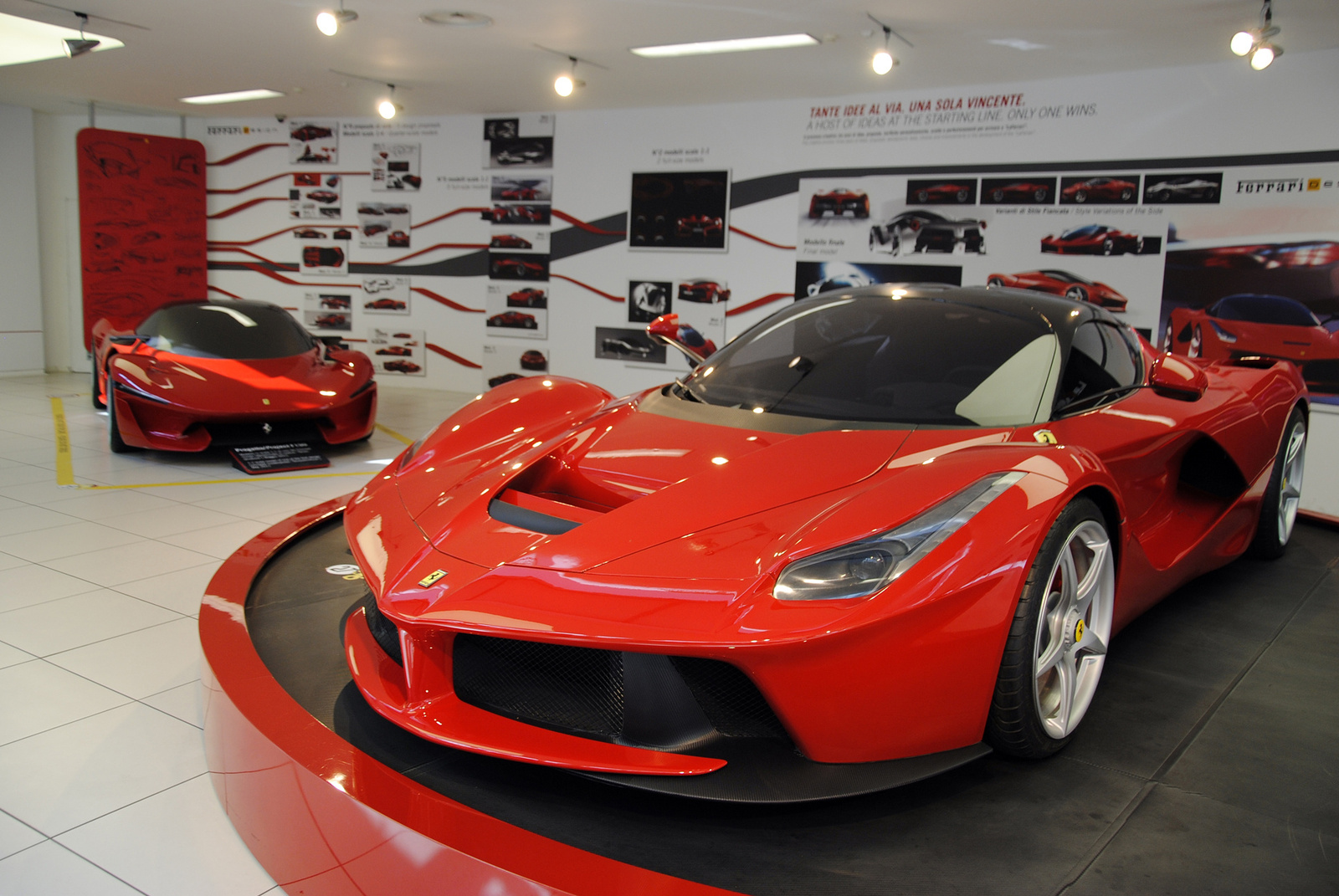 Ferrari Laferrari és F150 Tensostruttura