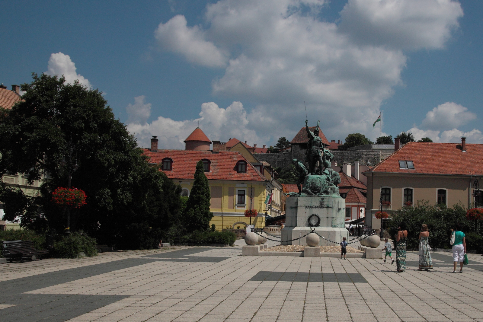 Egri nők és gyerekek