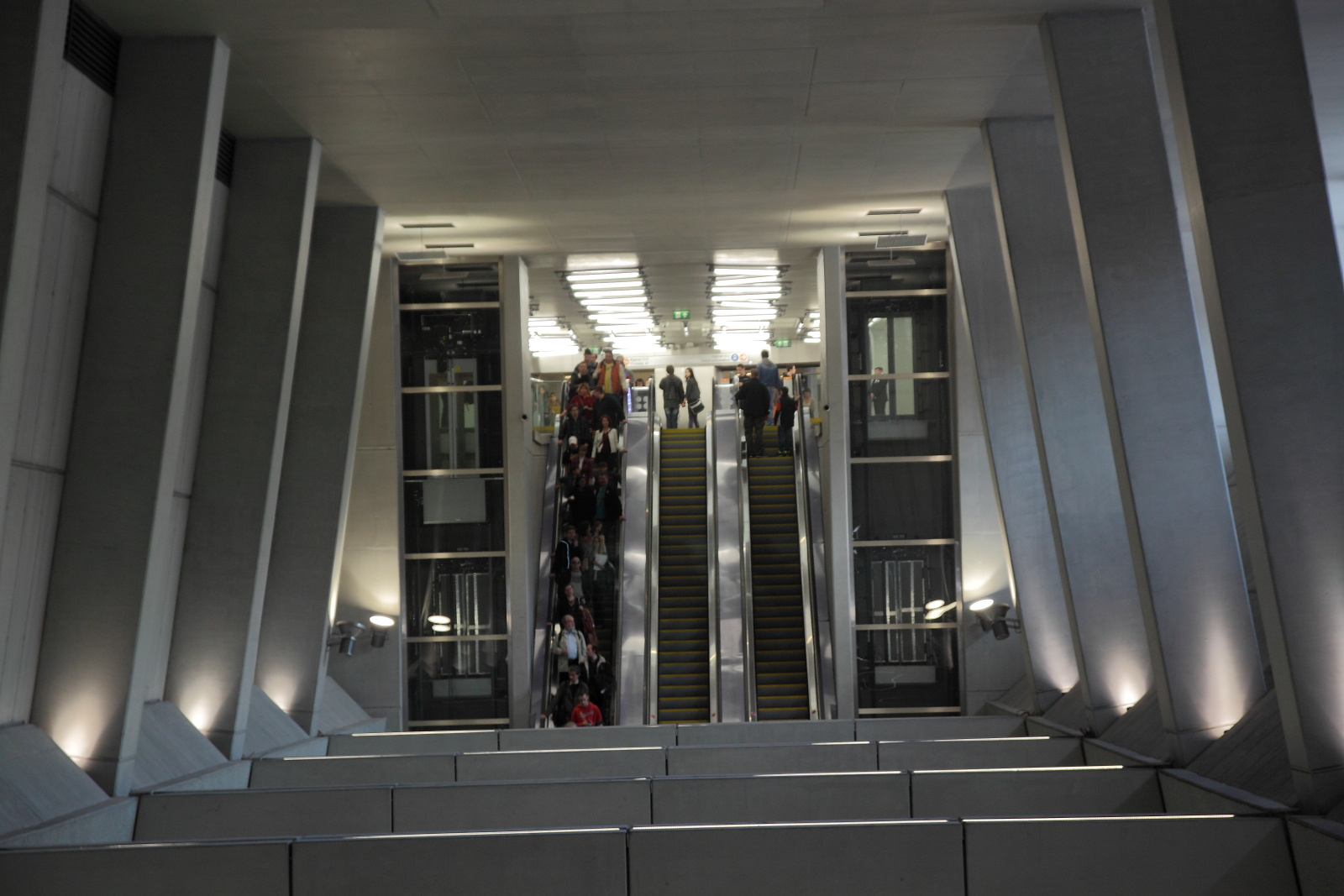 Mozgólépcsők és liftek - Keleti pályaudvar