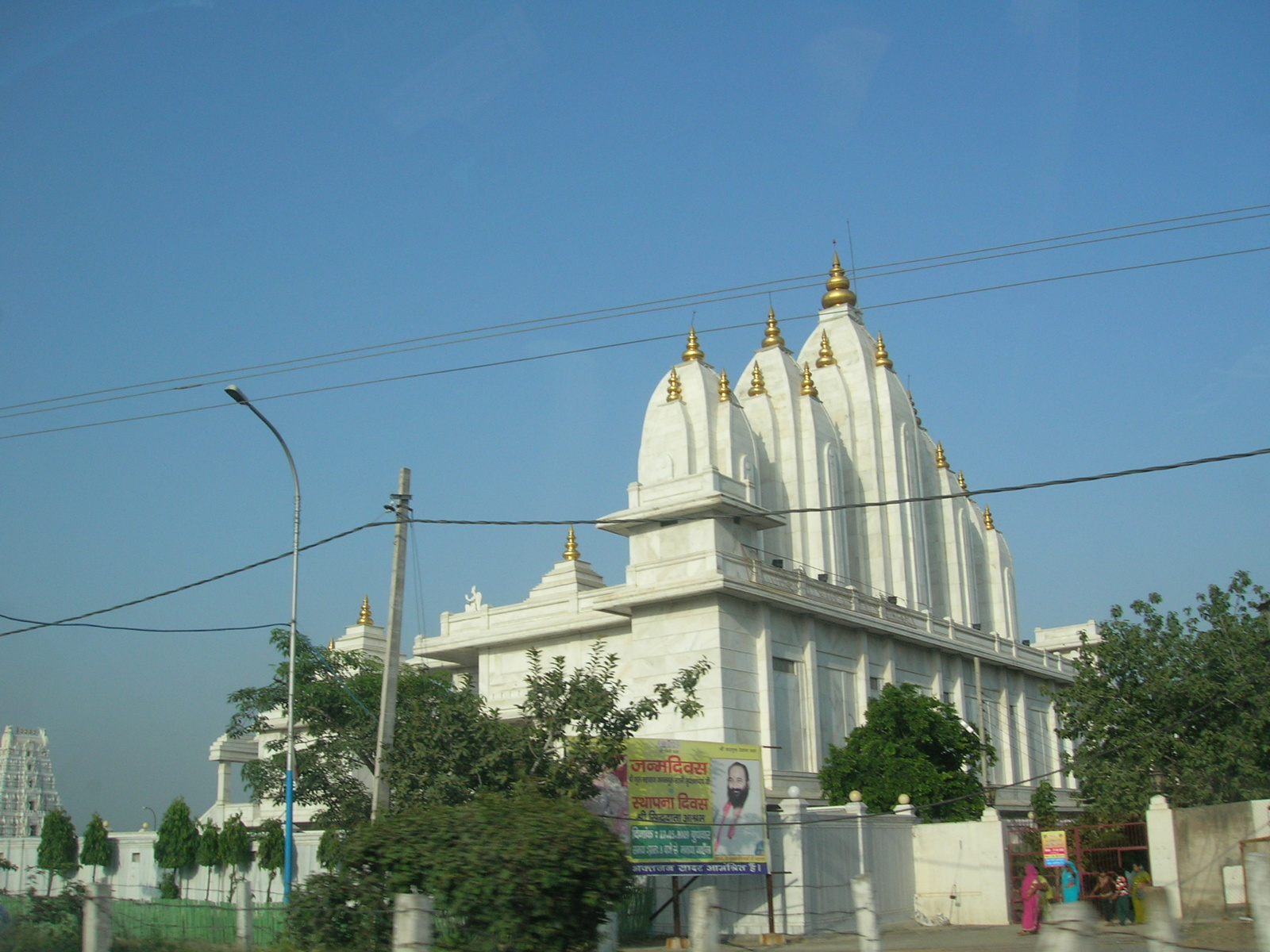 Hindu temple on the way to Delhi 1