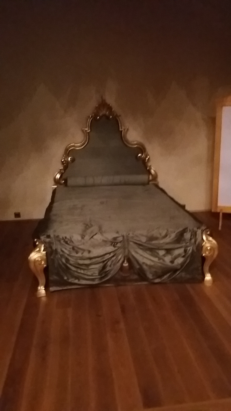 grófnő ágya