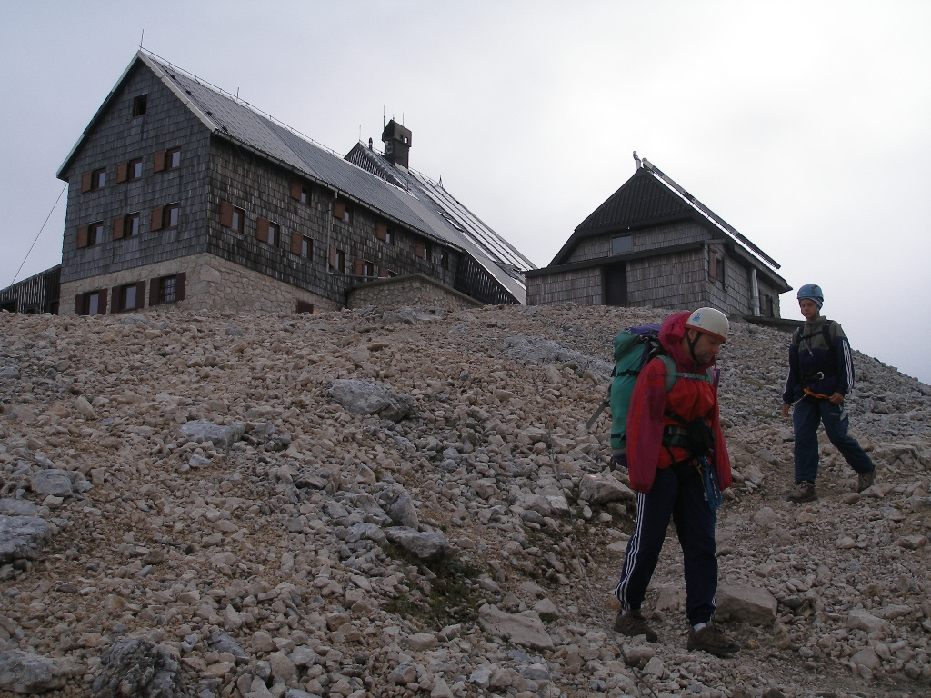 043 Triglav-ház előtt elindulunk a  Triglav csúcstömbjére.