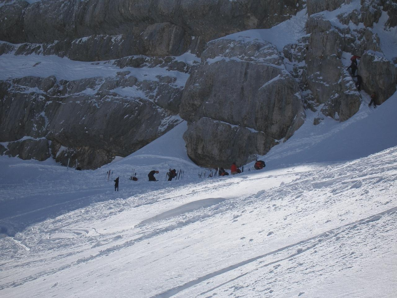 Síléc depó a Hoher Dachstein csúcstömbje alatt.