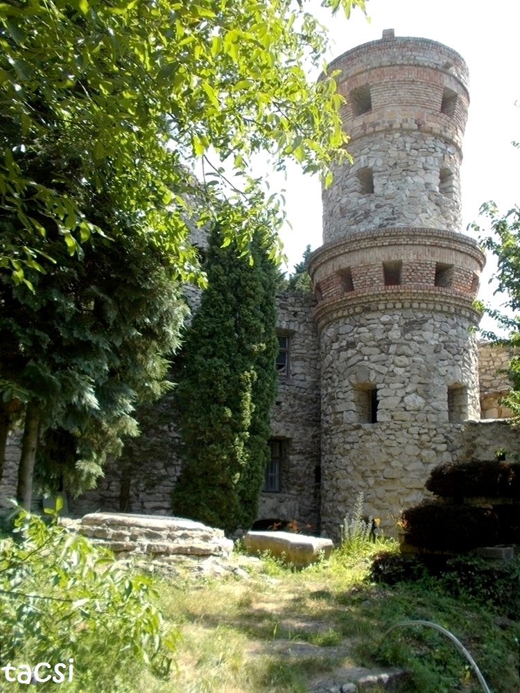 A Taródi vár egyik figyelőtornya