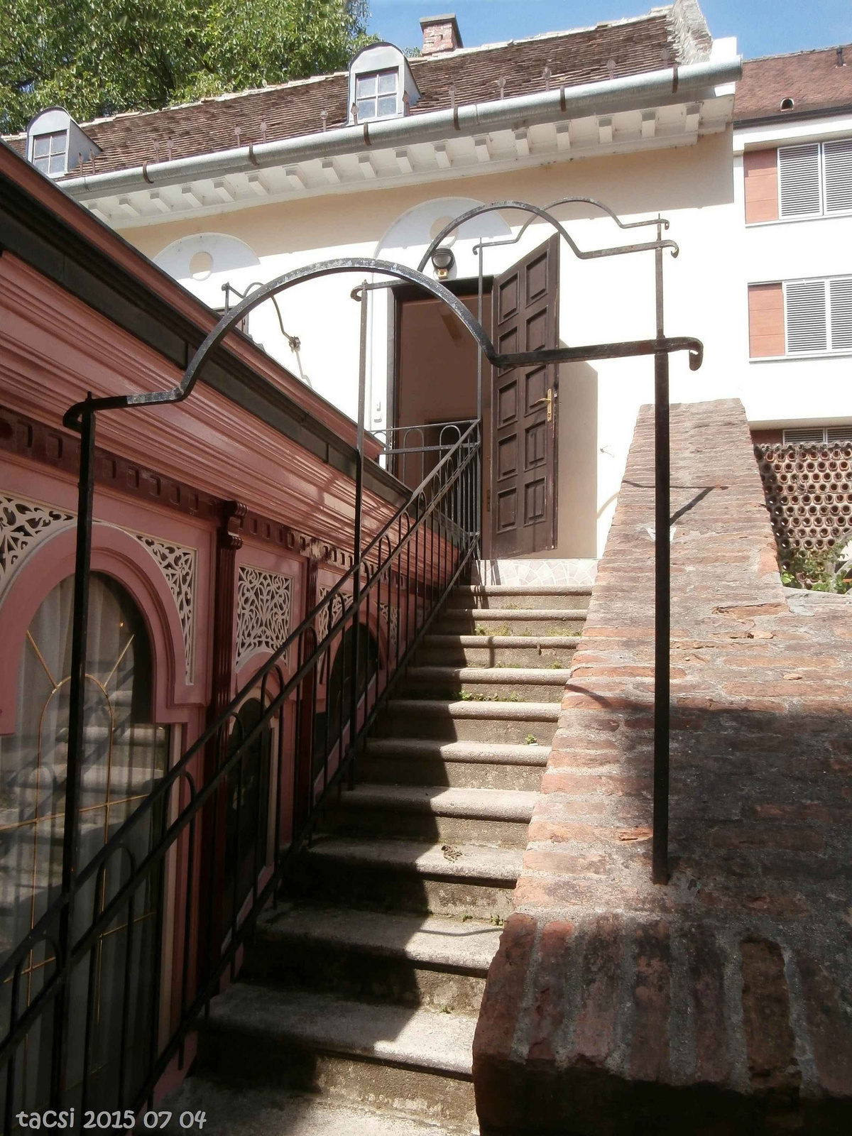 Romantikus lépcső a Zwinger kávéháznál