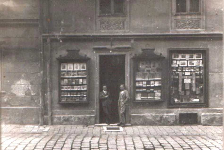 1930. Grieszler féle könyvkereskedés Fegyvertár utca 2.