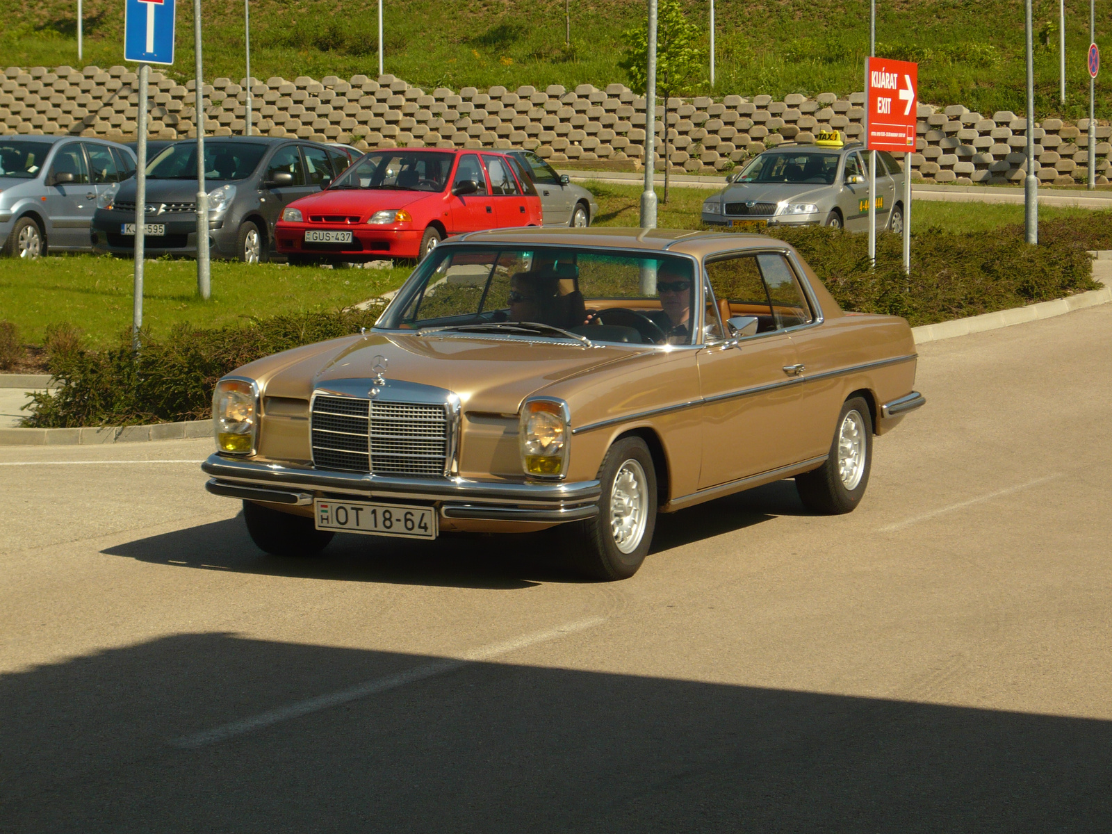 Mercedes-Benz W114 c