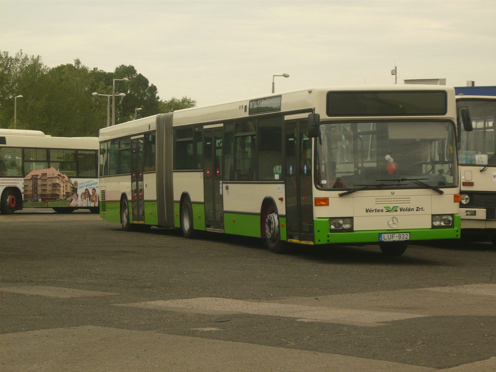 Mercedes-Benz O405 (LUF-932)