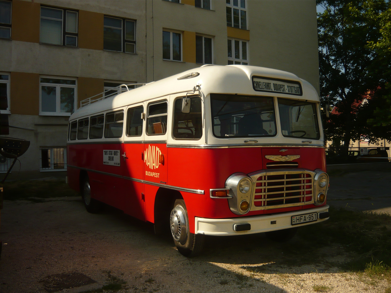 Ikarus 311 (HFA-951)