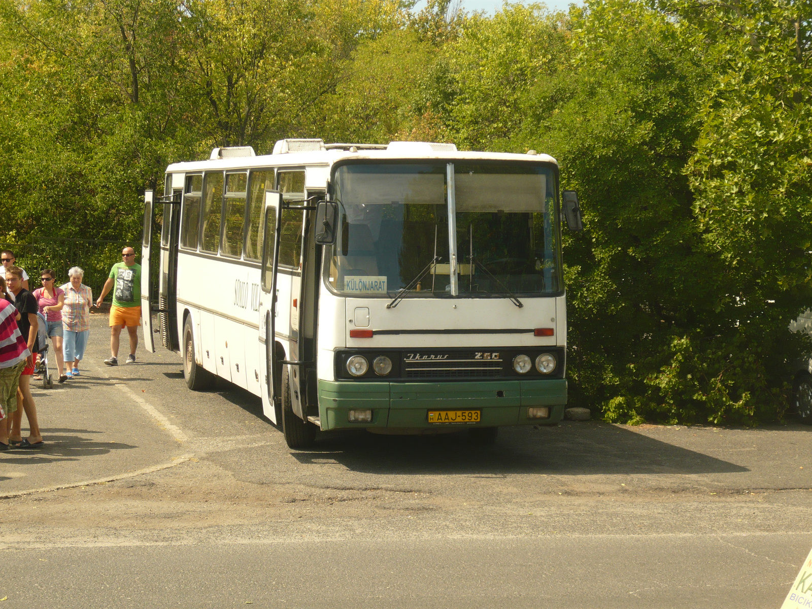 Ikarus 250 (AAJ-593)