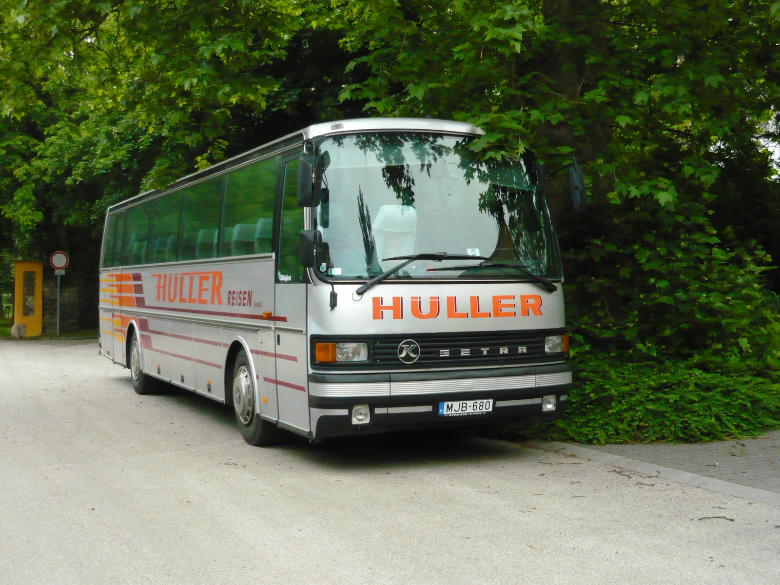 Setra S215 H (MJB-680)