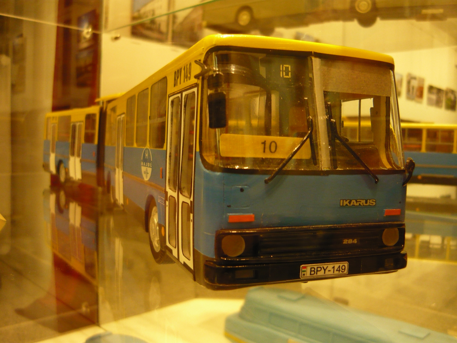 Ikarus 284