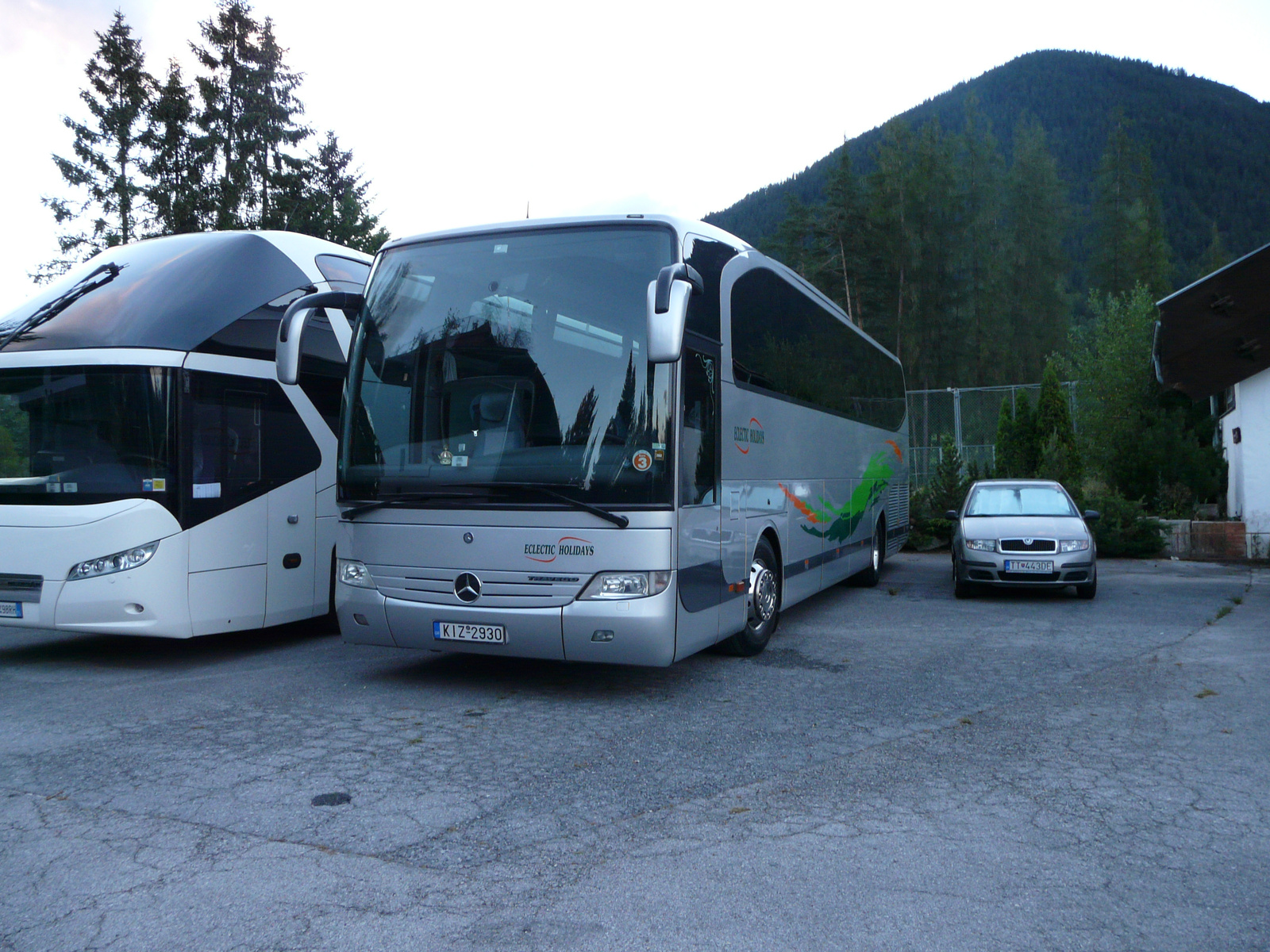 Mercedes-Benz Travego (KIZ-2930)