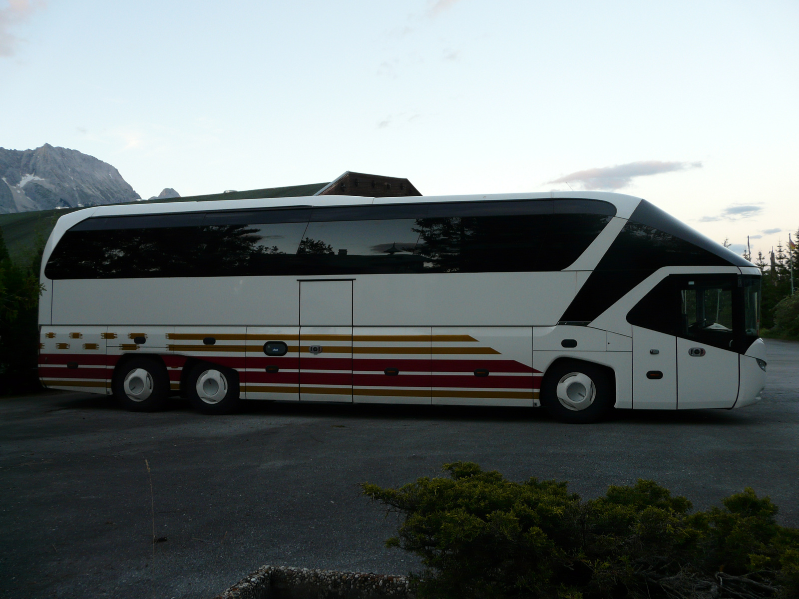 Neoplan Starliner